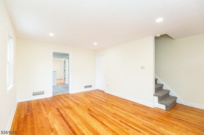 Building Photo - 78 Koyen St