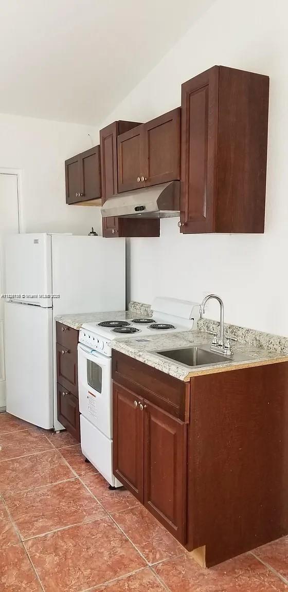 Foto del edificio - 110 NE 56th St