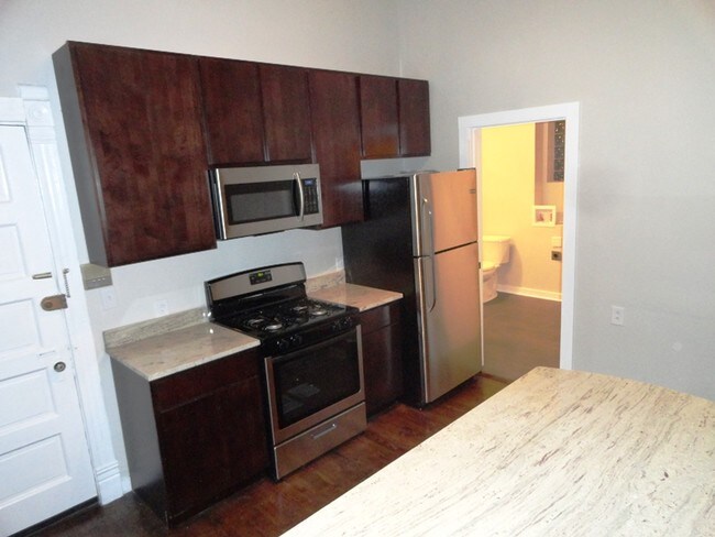 Foto del edificio - 2101 N Hoyne Ave