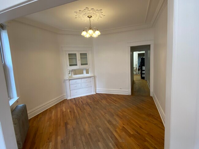 Dining room - 4037 N Kenmore Ave