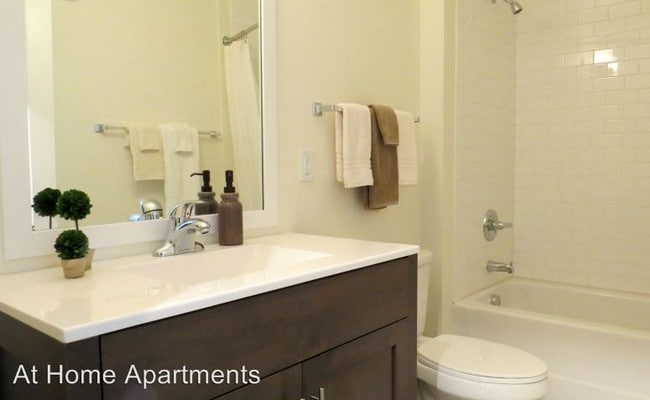 Foto del edificio - 4495 Lake Ave S