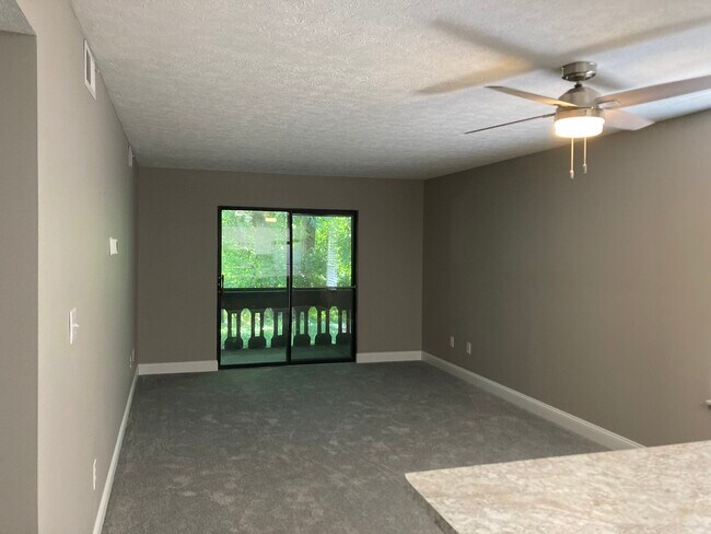 Foto del edificio - 46 Campbell Dr