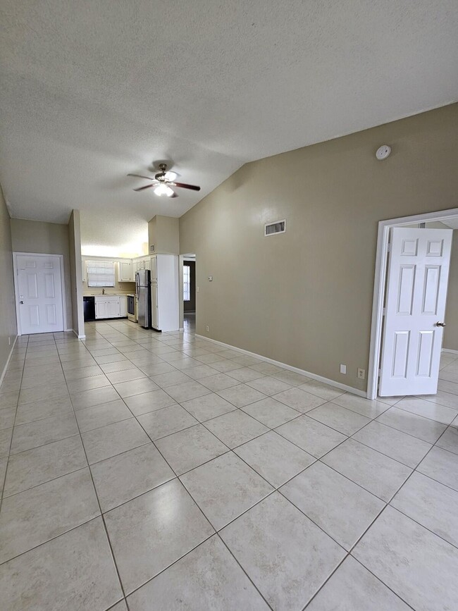 Building Photo - 2800 Palmwood Terrace
