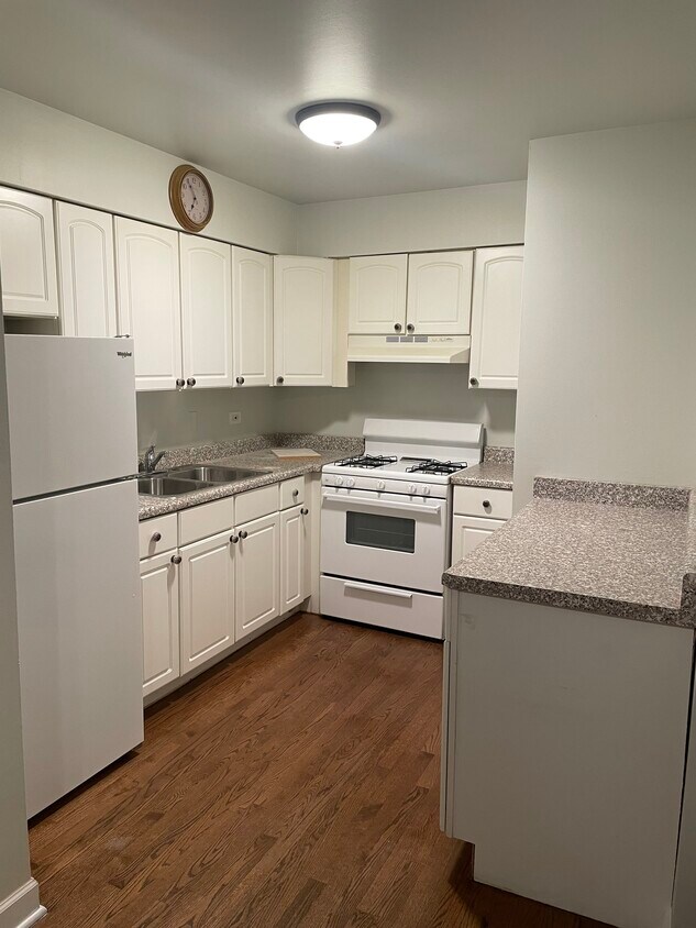 Primary Photo - 4513 Grove Ave