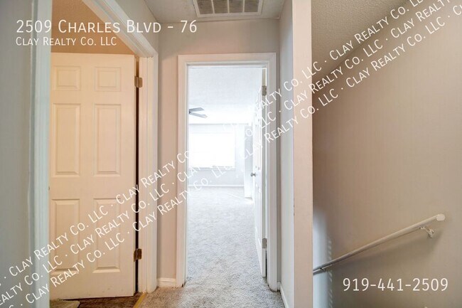 Foto del edificio - 2509 Charles Blvd