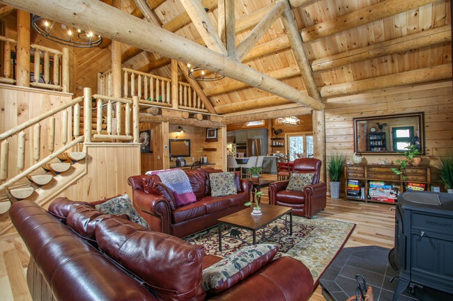 Building Photo - 320 Lakeshore Dr