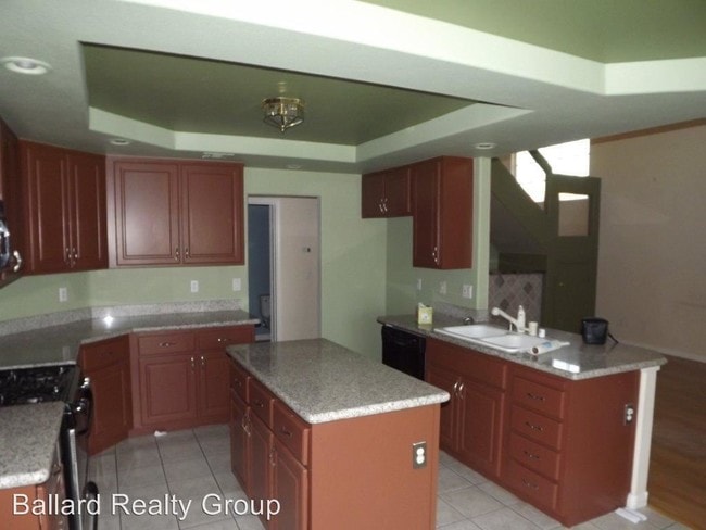 Building Photo - 5 br, 3.5 bath House - 3920 Diamond Ridge St