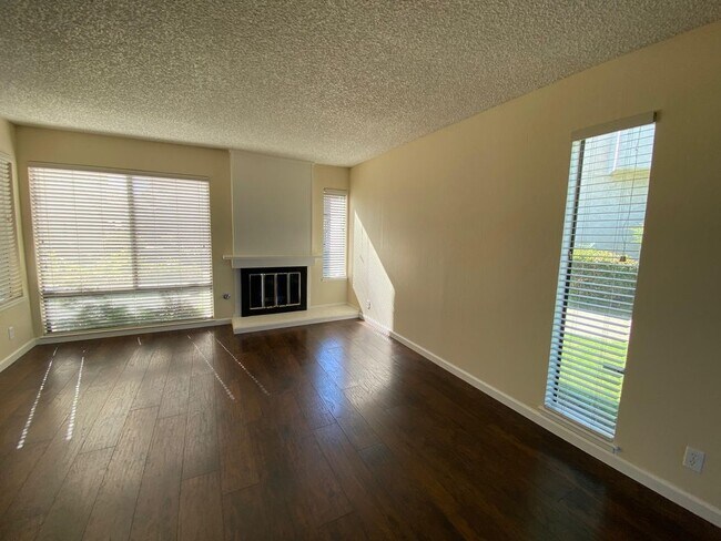 Building Photo - Condo for Lease