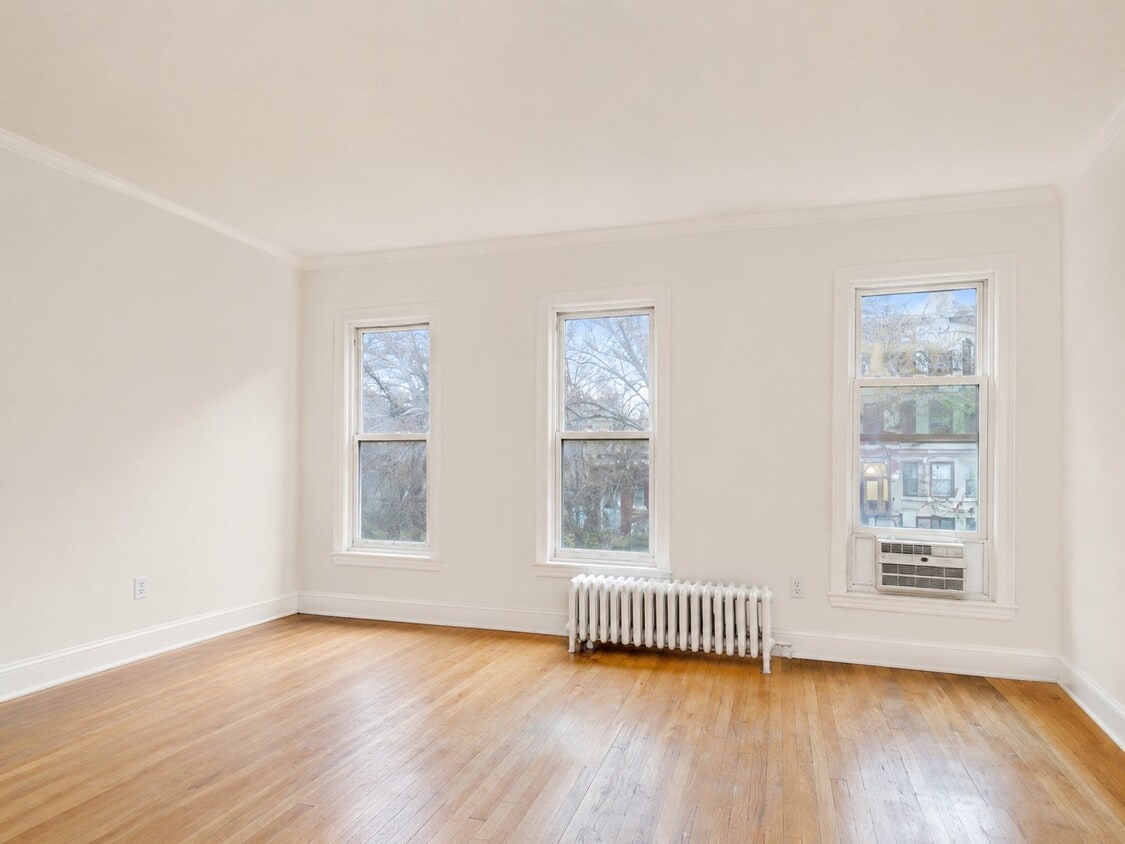 Photo - 902 S Claremont Ave (Chicago, IL)
