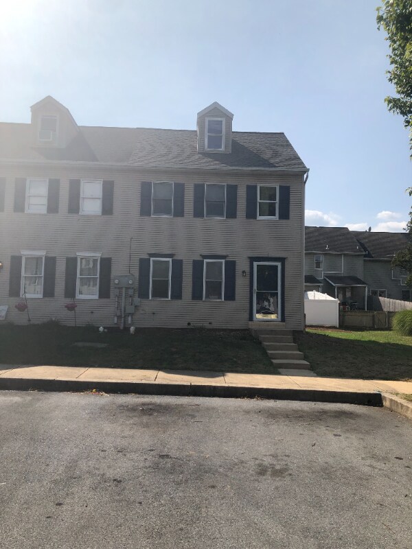 Primary Photo - 133 Village Ct