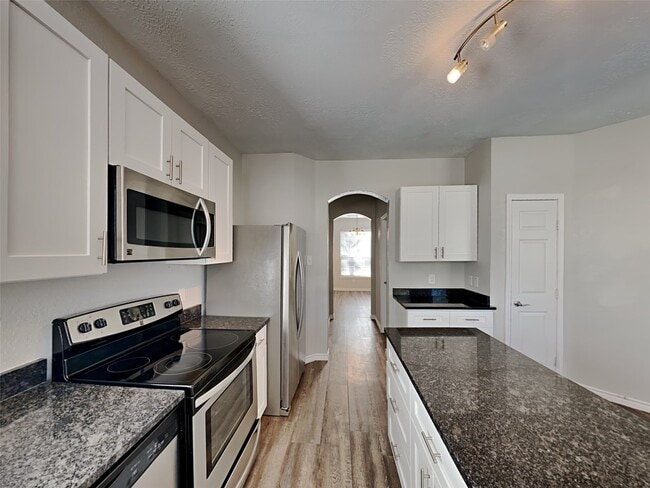 Building Photo - 17826 Camden Oaks Ln