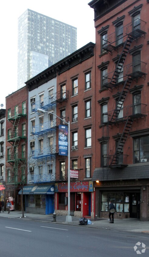 Primary Photo - 631 9th Ave