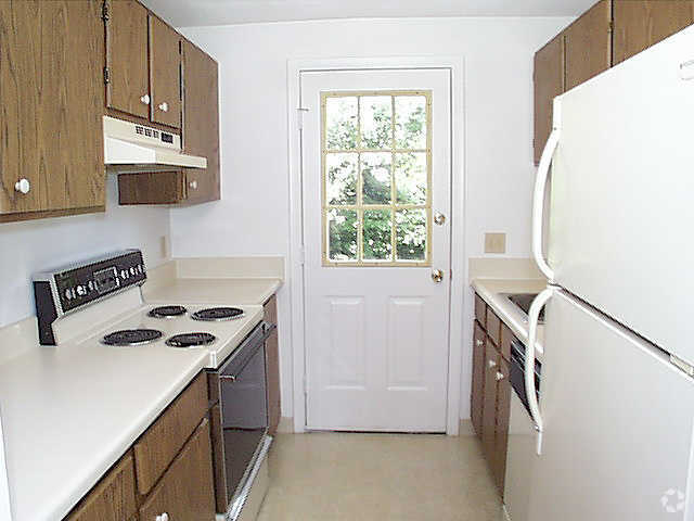 Kitchen - Meadow Ridge Apartment Homes