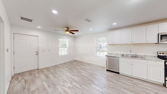 Building Photo - 2220 Flesher Ave