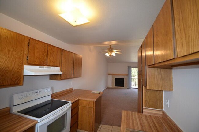 Foto del edificio - Clean, Bright upstairs Banyan Hollow Condo w/ central A/C!