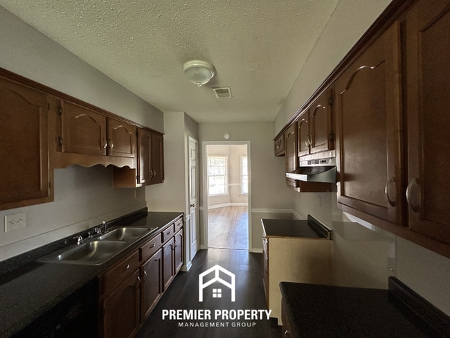 Building Photo - Large 5BR/3.5BA Home in 38125 | 2,541 Sq Ft, Vaulted Ceilings & Covered Patio