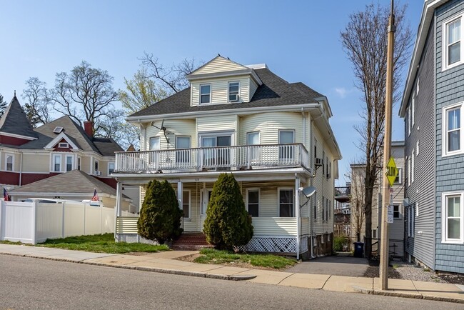 Building Photo - 324 Ashmont St