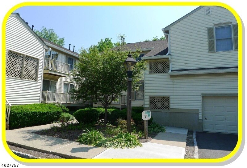 Foto principal - 42 Jamestown Rd
