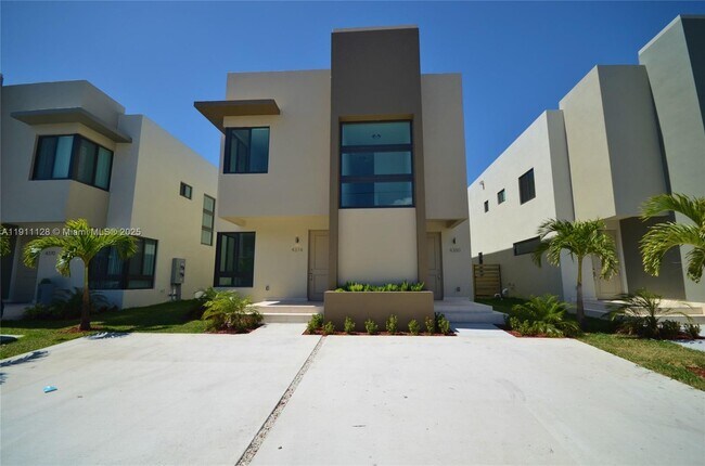 Foto del edificio - 4374 E 10th Ave