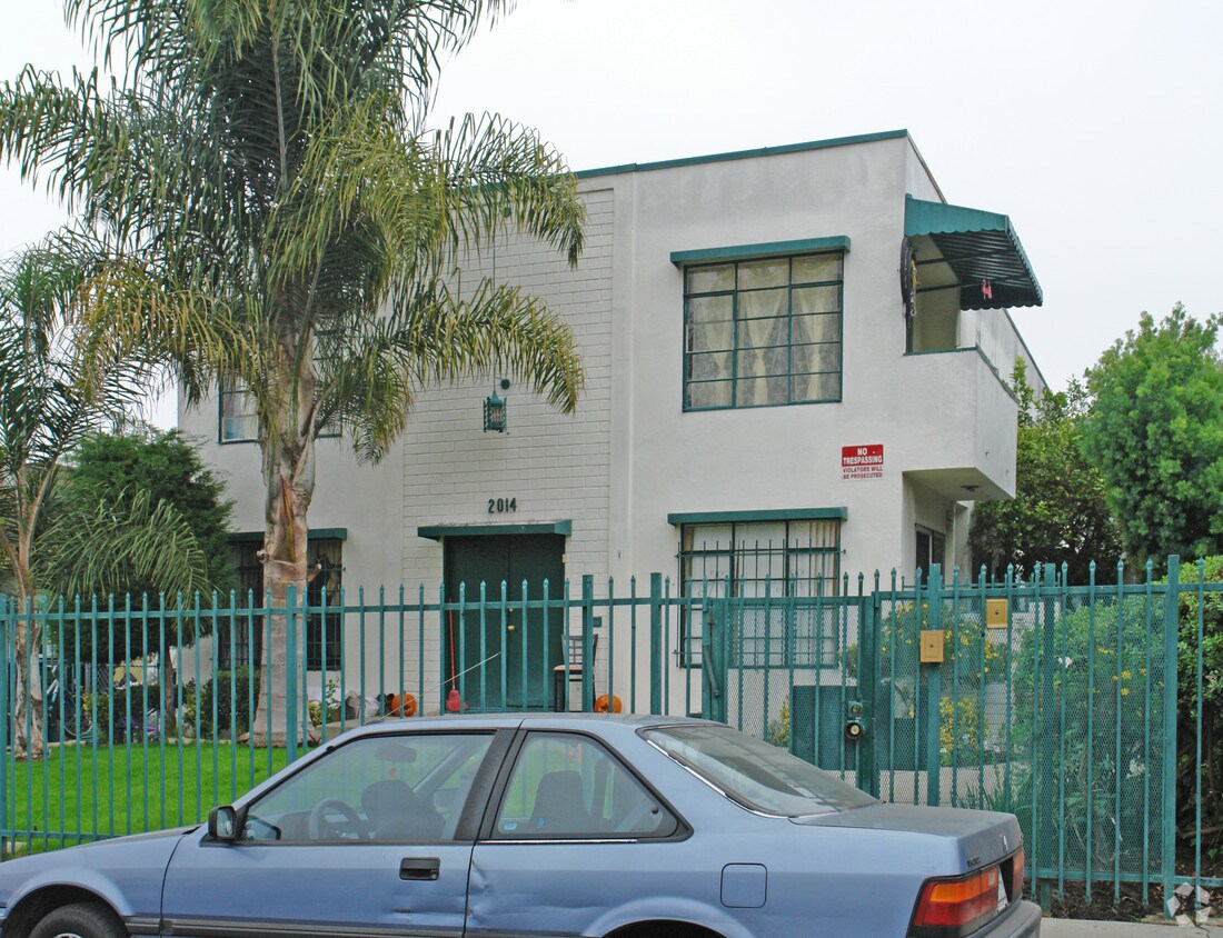 Primary Photo - 2012-2014 S Holt Ave