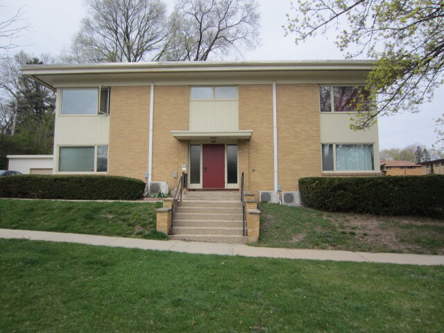 Building Photo - 418 Berwyn Dr