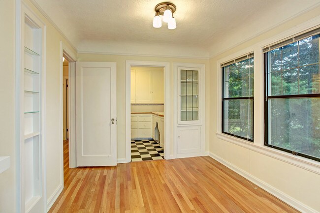 Building Photo - 308 Lee St