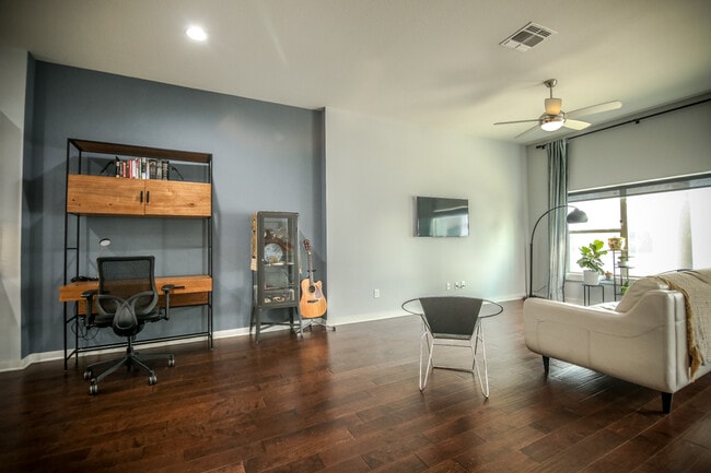 Building Photo - 408 Lewis St