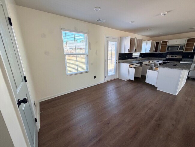 Foto del edificio - 3012 Blue Brook Ln