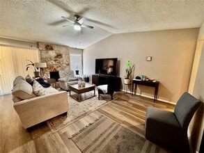 Building Photo - 5103 Summerset Trail