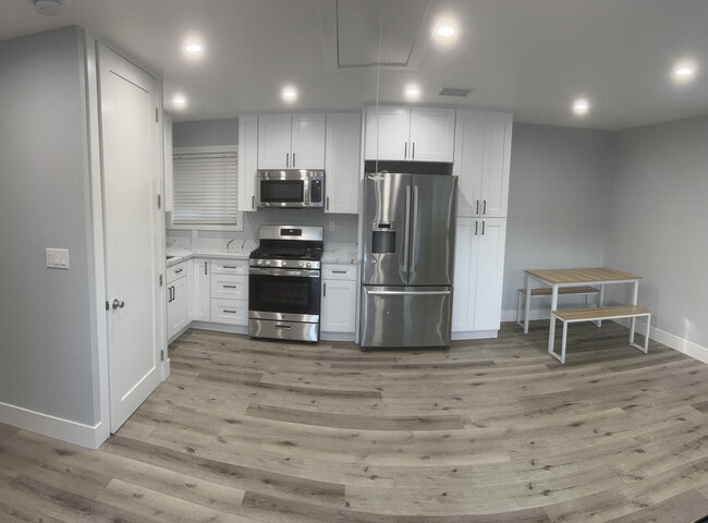 Open Space Kitchen - 917 Clemensen Ave House