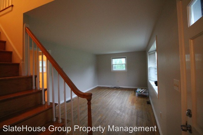 Building Photo - 35 Meadow Ln