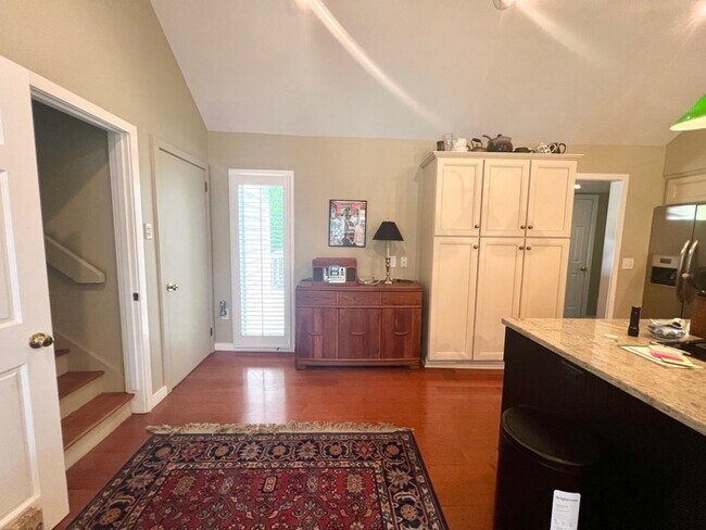 Foto del edificio - 1020 Embassy Row Way