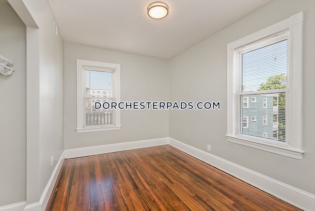 Building Photo - 147 Boston St