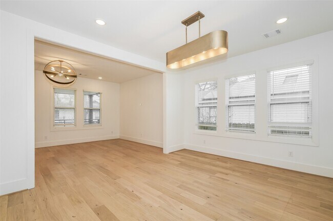 Building Photo - 231 Grace St