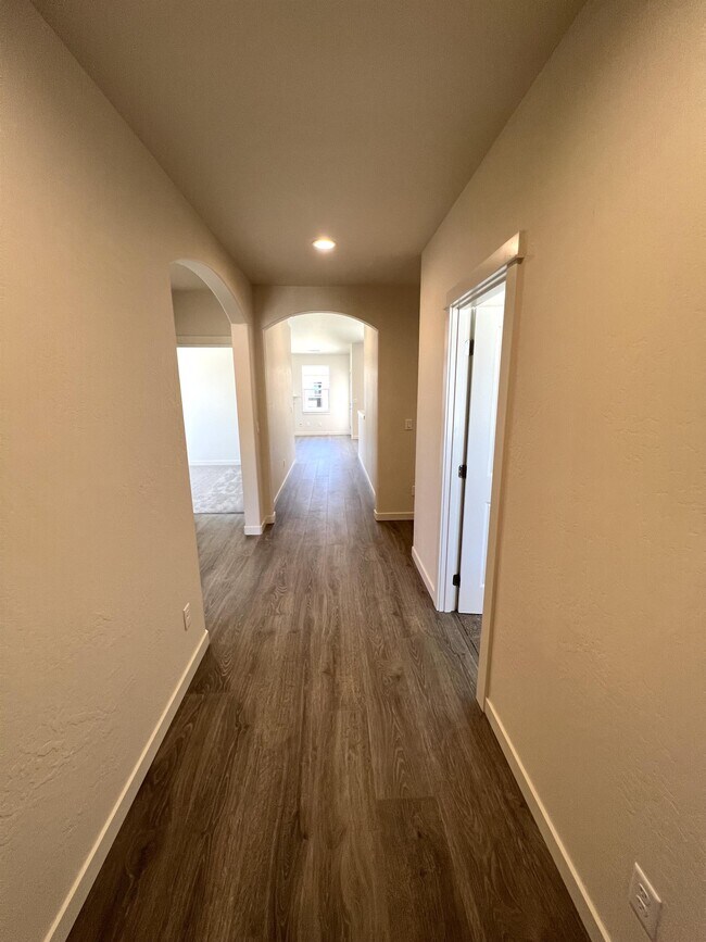 Building Photo - 1658 Dragon Tail Pl
