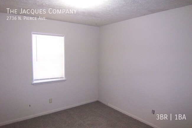 Building Photo - 3 Bedroom 1 Bath 1 Car Garage With Tons of...