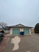 Building Photo - 895 S Knox Dr