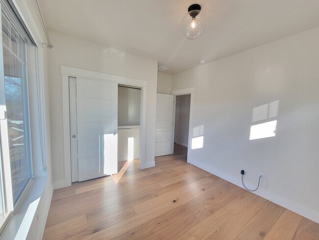 Foto del edificio - 716 N Laurel St