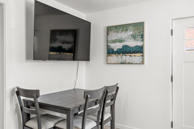 Foto del edificio - 2228 W Georgia Ave