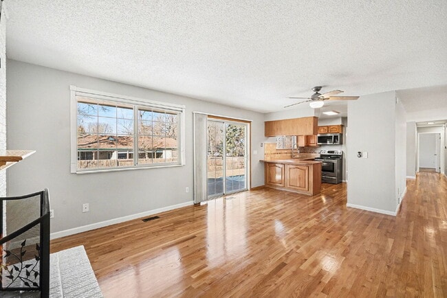 Building Photo - "Spacious 4-Bed Lakewood Gem with Hardwood Floors, Finished Basement & Fireplace - 2970 Sq Ft!"
