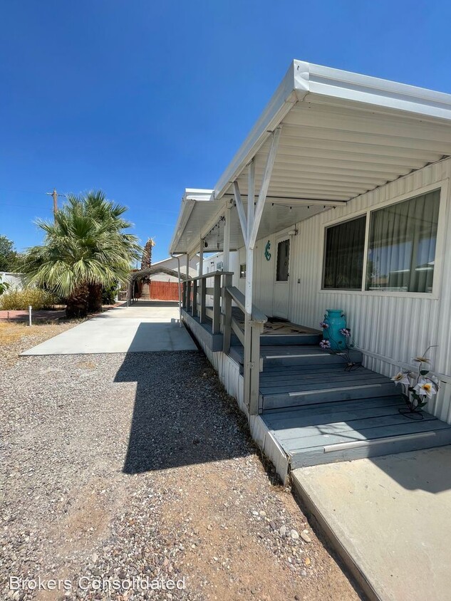 Building Photo - 2 br, 1.5 bath House - 524 N. Joshua Tree