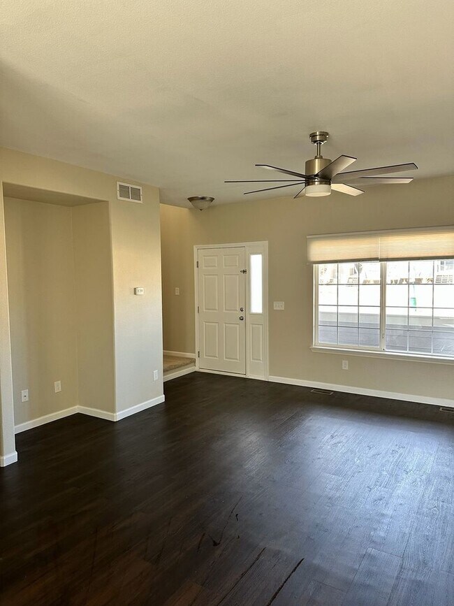 Building Photo - Charming 2BR Townhome in Aurora