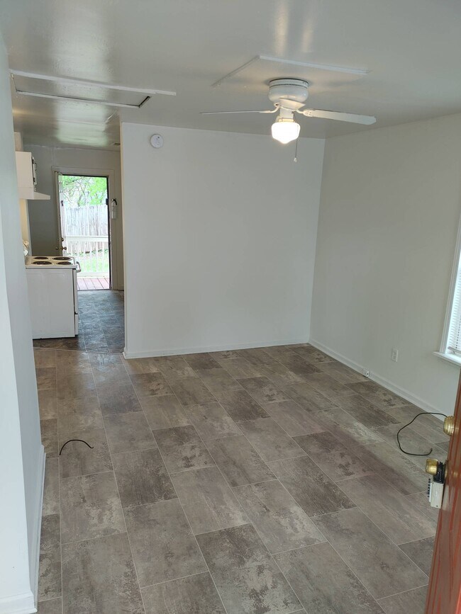 Building Photo - 108 Taylor St