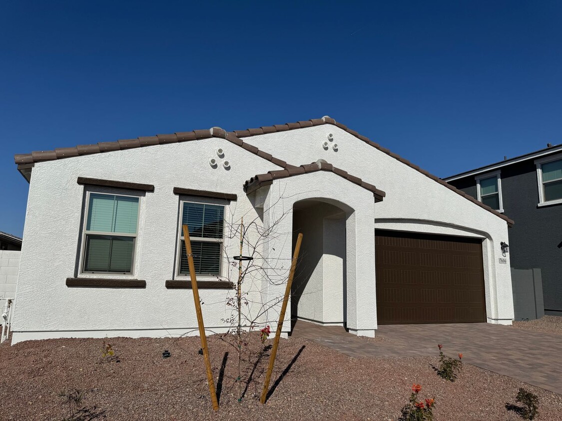 Primary Photo - BRAND NEW HOME IN PEORIA