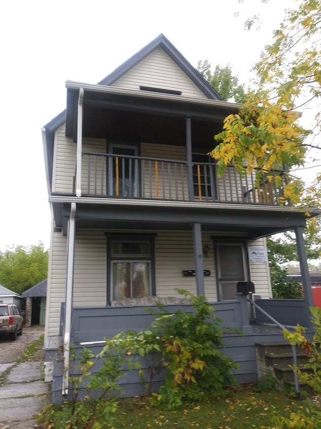 Primary Photo - 1 Ross Ave
