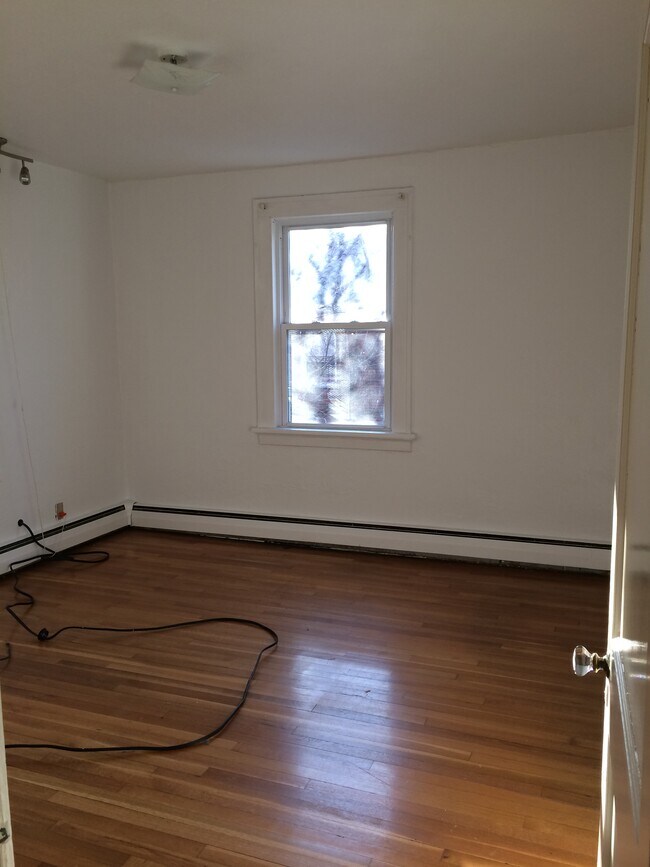 Building Photo - 2576 Beechwood Blvd