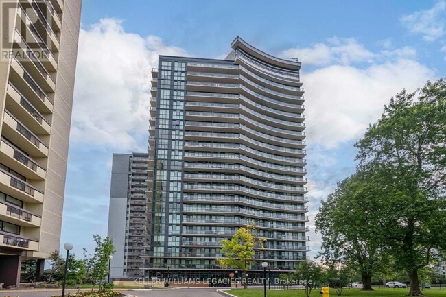 Photo du bâtiment - 1461-1461 Lawrence Ave W