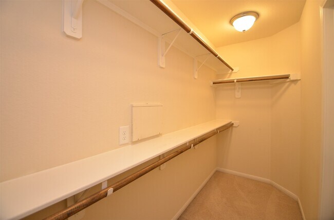 Foto del edificio - 8335 Columbia Forest Dr