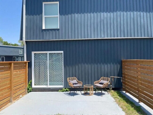 Foto del edificio - Woodlark Apartents