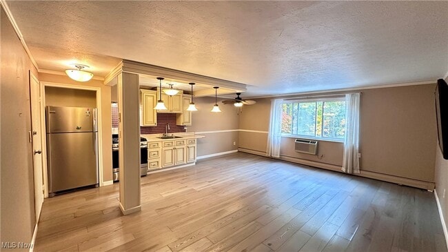 Building Photo - 6000 Nob Hill Dr